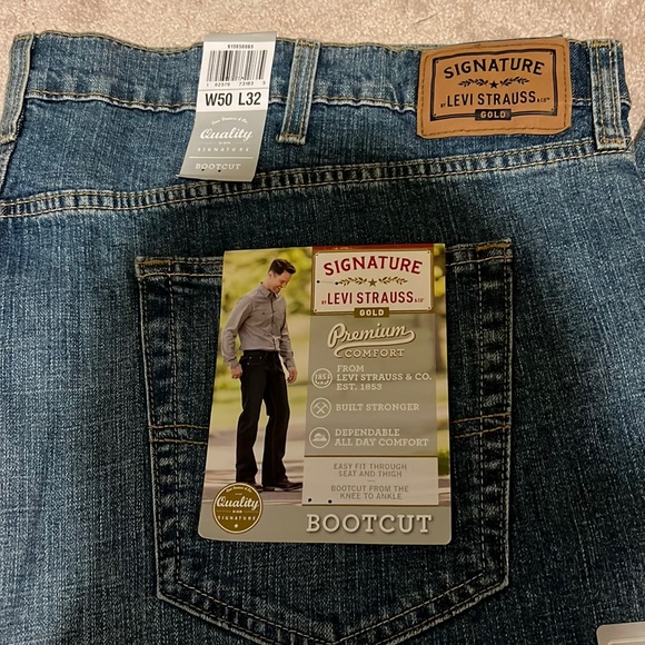 NWT! Men’s Signature Levi Strauss Gold Bootcut Jeans, Size W50 L32 - Picture 1 of 2